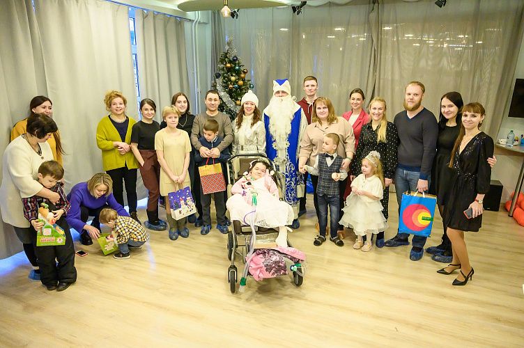 Предприниматели Тверской области собрали новогодние подарки для 19 тяжелобольных детей